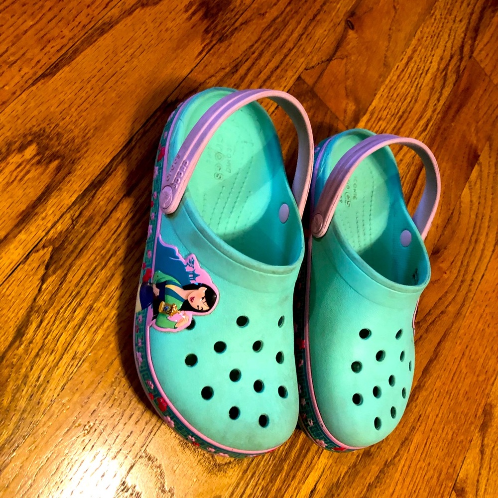 Mulan Crocs